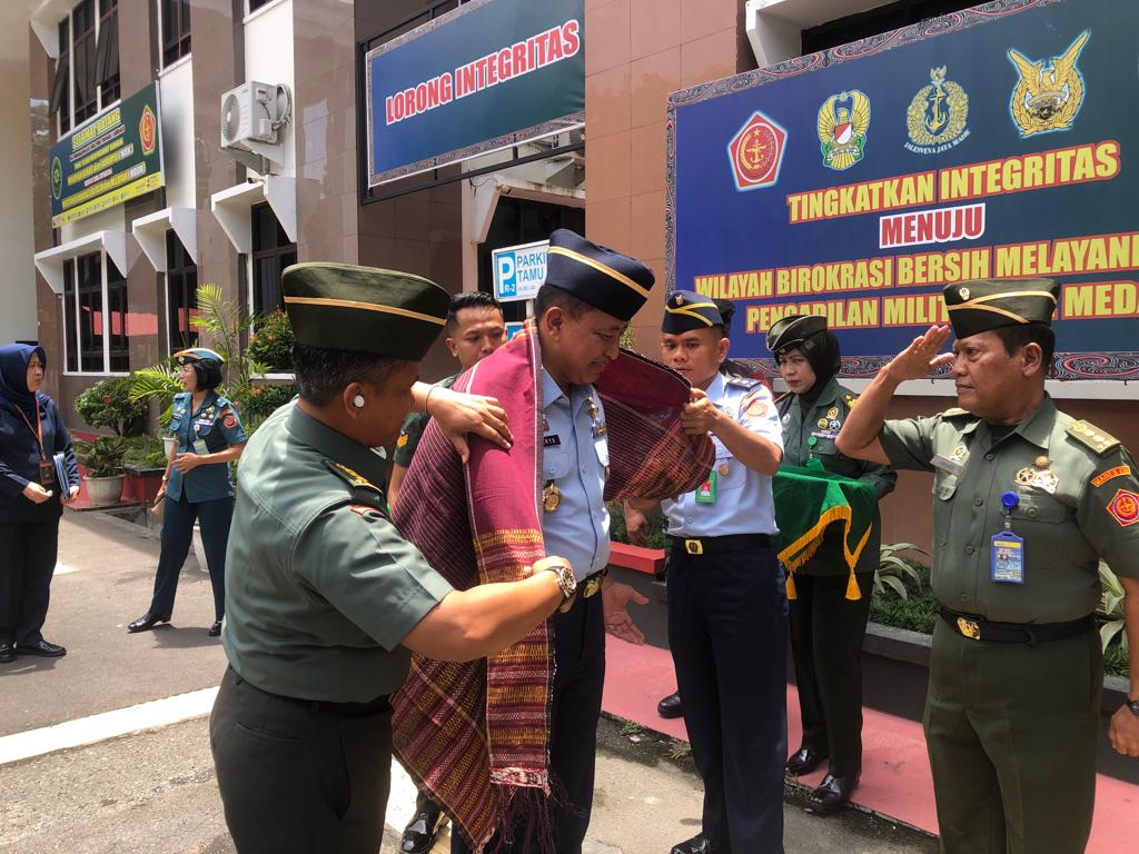 Qizcha jinsiy aloqa Qoshnilarga jinsiy aloqa qilish video